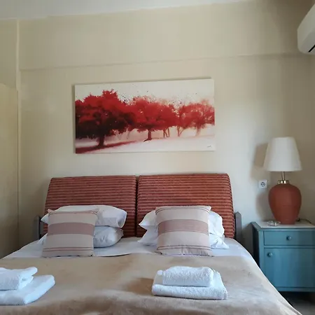 Bright 2br Kitchenette Pool 3
