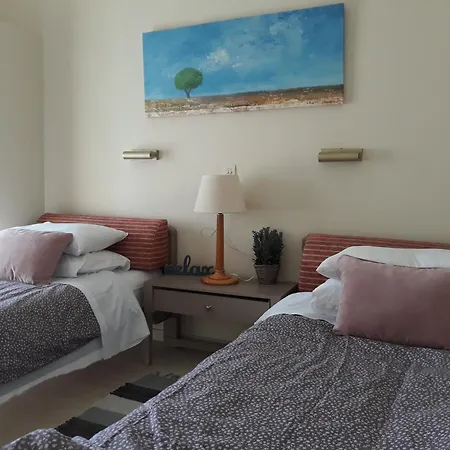Bright 2br Kitchenette Pool 3 جوفيا
