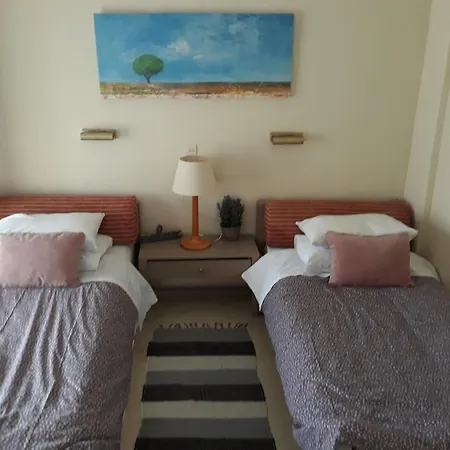 Bright 2br Kitchenette Pool 3 بيت ضيافة 3*