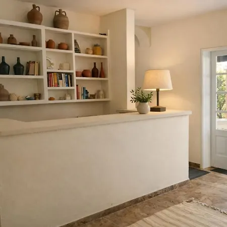 Bright 2br Kitchenette Pool 3 بيت ضيافة