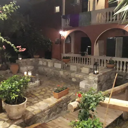 Bright 2br Kitchenette Pool 3