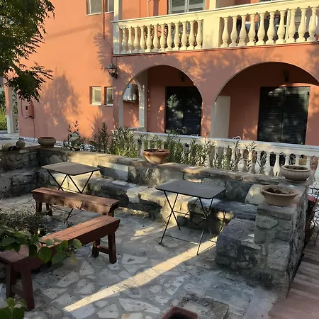 Bright 2br Kitchenette Pool 3 بيت ضيافة جوفيا