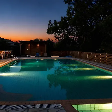 Bright 2br Kitchenette Pool 3 3* جوفيا