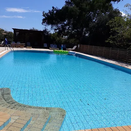 Bright 2br Kitchenette Pool 3 بيت ضيافة 3*