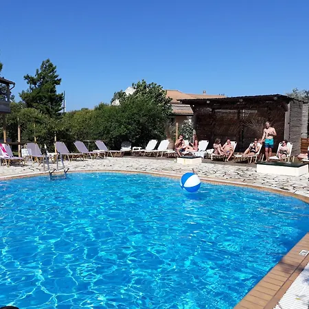 Bright 2br Kitchenette Pool 3 3*