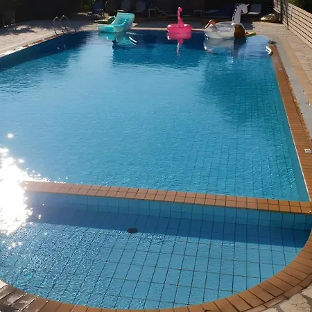 بيت ضيافة Bright 2br Kitchenette Pool 3 3*