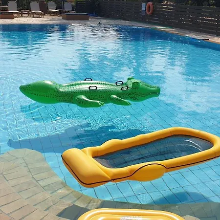 بيت ضيافة Bright 2br Kitchenette Pool 3
